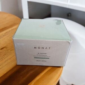 Be Purified Oil-Free Moisturizer - Green and White